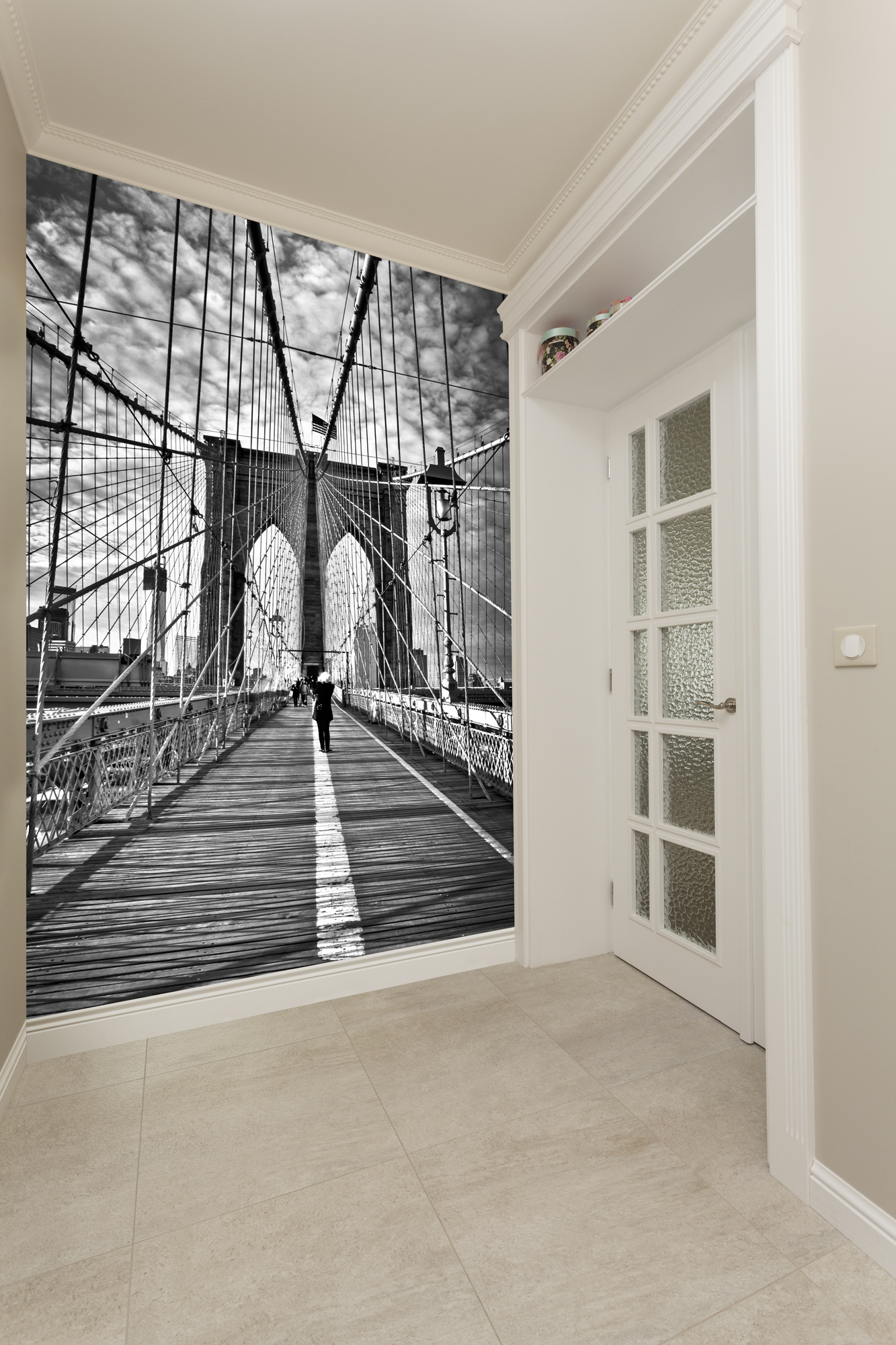 Wall mural: Girl Photographing Brooklyn Bridge