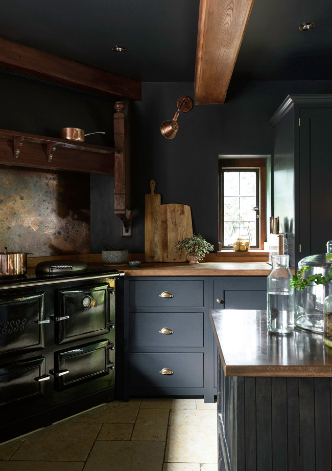 Why You Should Embrace the Dark Kitchen Trend