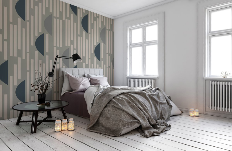 Grey-patterend-wallpaper-in-bedroom