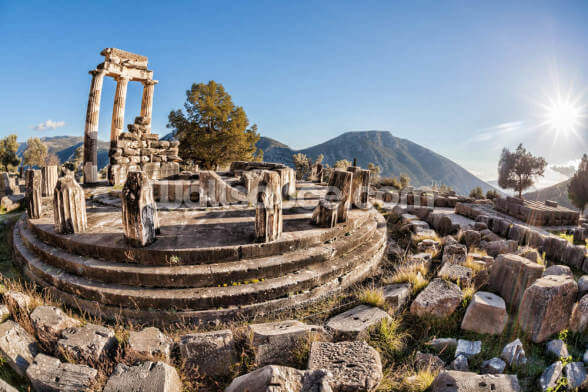 the temple of athena delphi greece