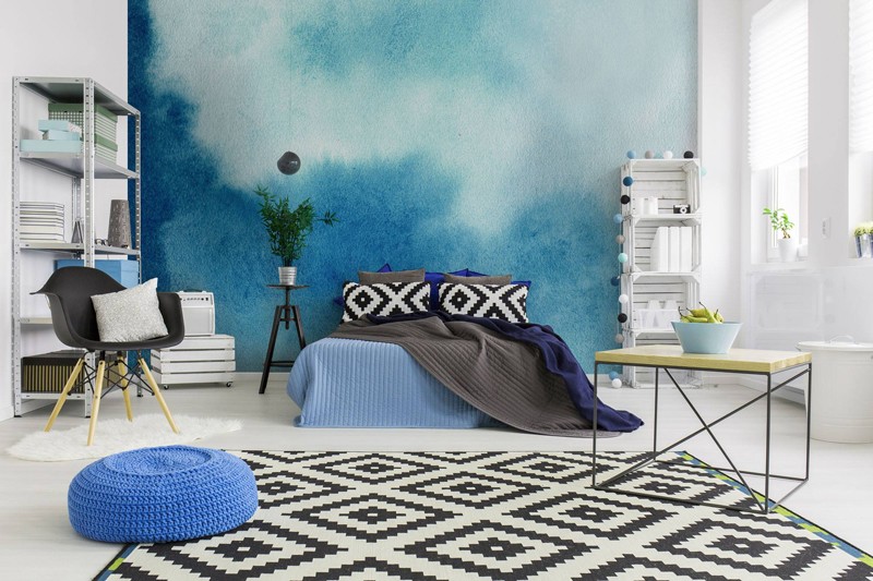Blue-watercolor-wallpaper-in-bedroom