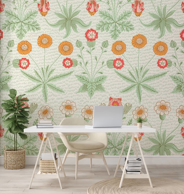 papel de parede de estampas botânicas de margaridas laranja e vermelhas no escritório