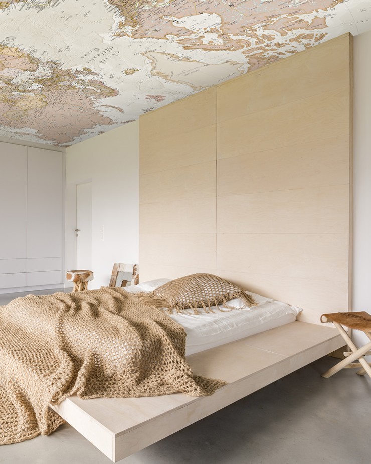 ceiling-wallpaper-in-bedroom