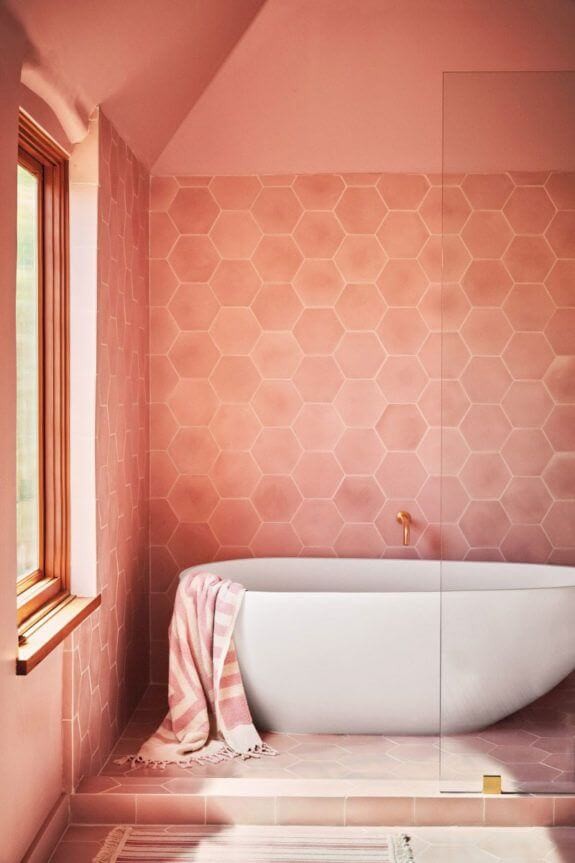 Pink coral bathroom with coral walls and coral geometic tiles