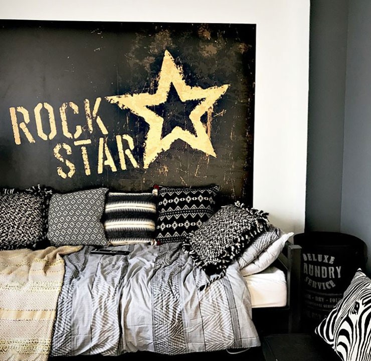rock-star-wallpaper-in-boys-bedroom