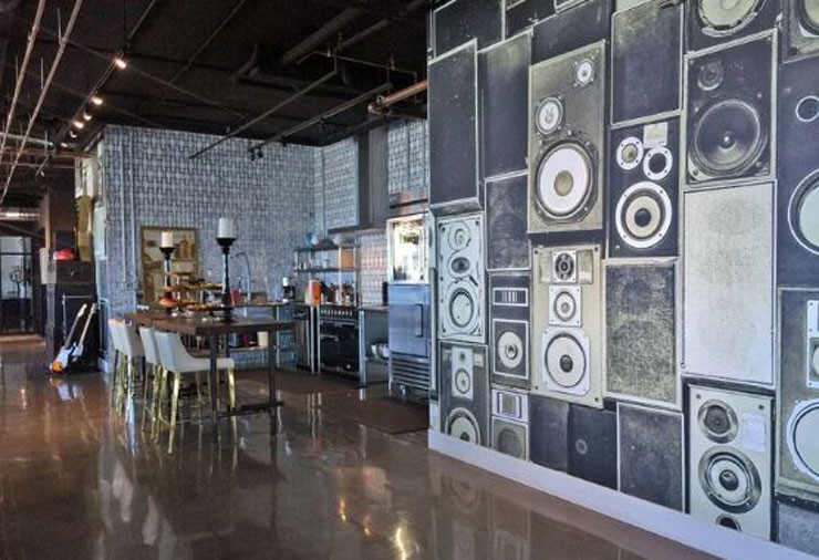 Speakers-wallpaper-in-open-plan-kitchen 